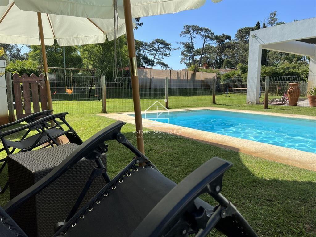 Moderna Casa con piscina climatizada. Barrio Marly. Proxima