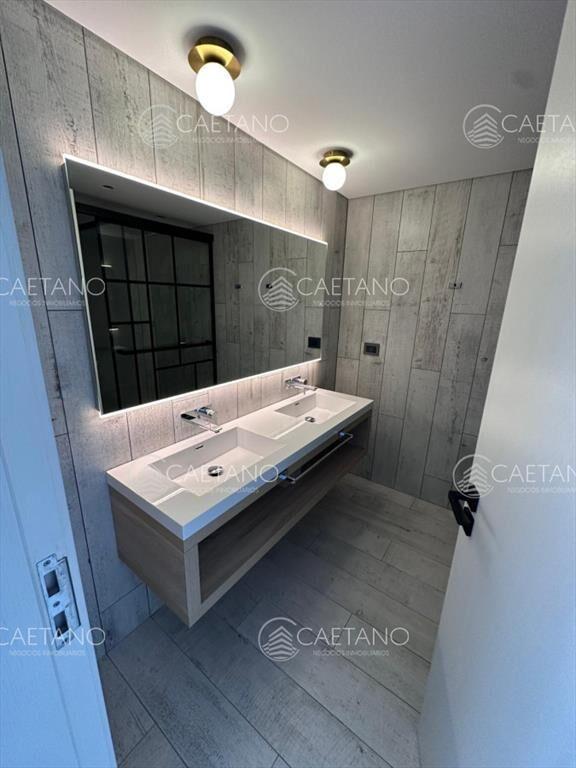 Venta departamento en Surfside de 1 dorm + den