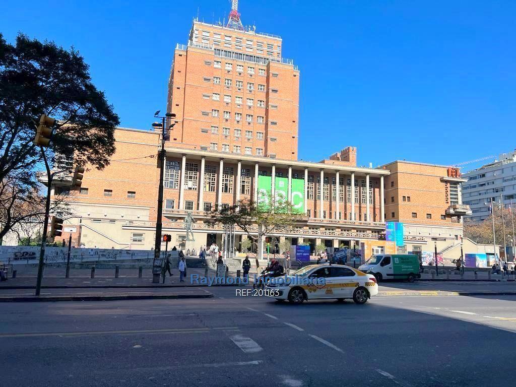 Venta local de 158m2 con renta en el mejor punto