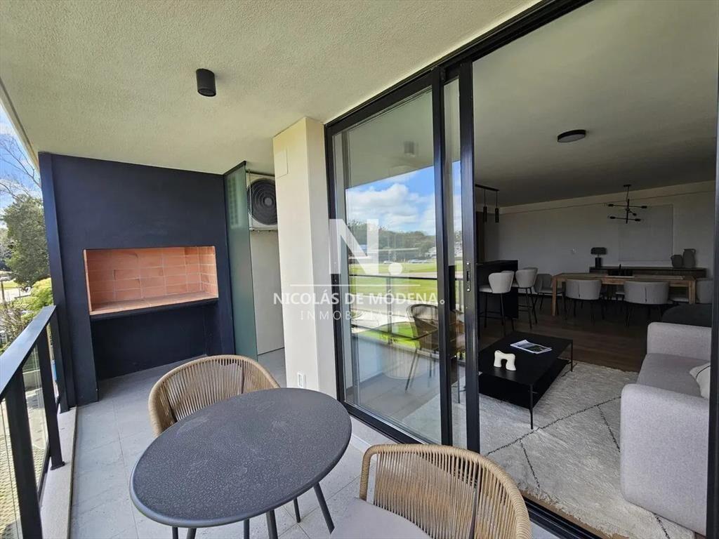 Apartamento de 3 dormitorios con terminaciones en