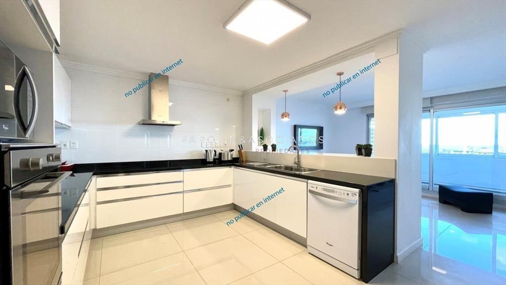 Penthouse de 4 dormitorios en Península, Punta