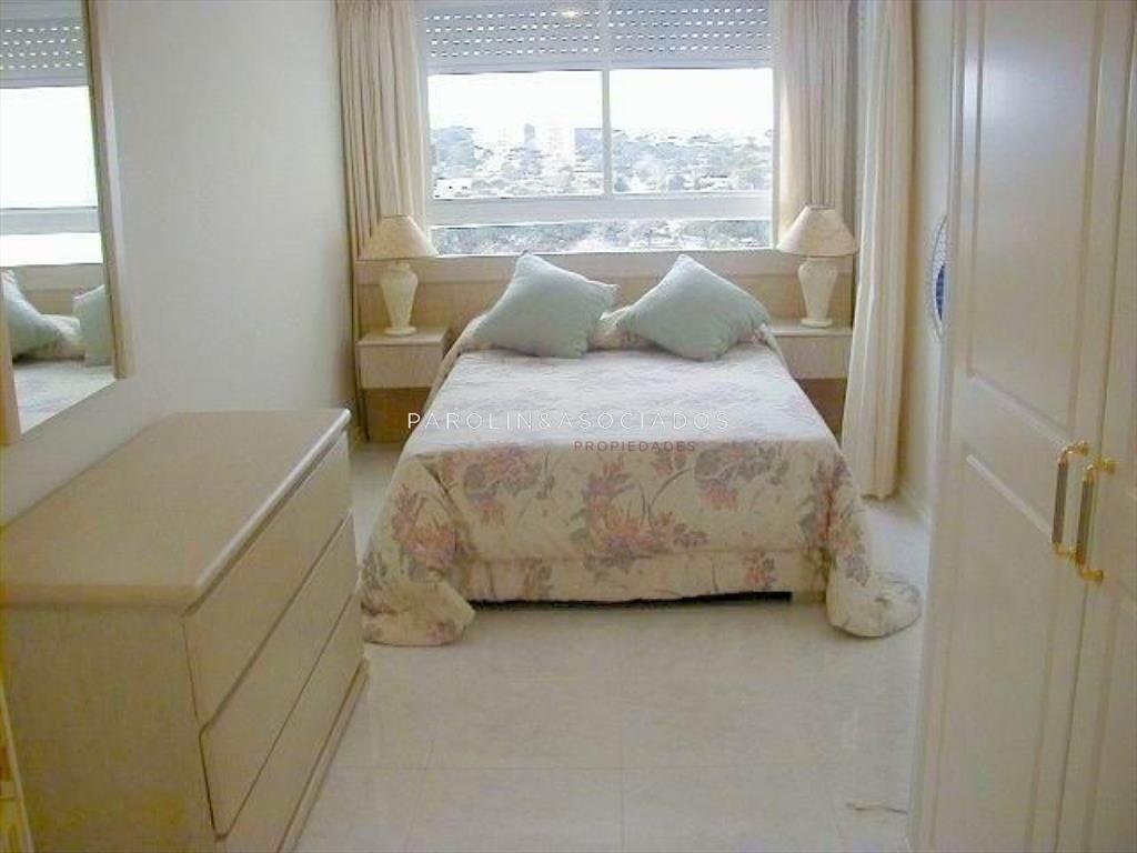 Apartamento de 3 dormitorios en Coral Tower, del