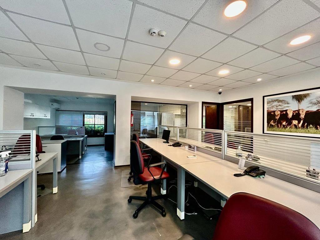Venta de casa para oficinas en importante esquina de Carrasc
