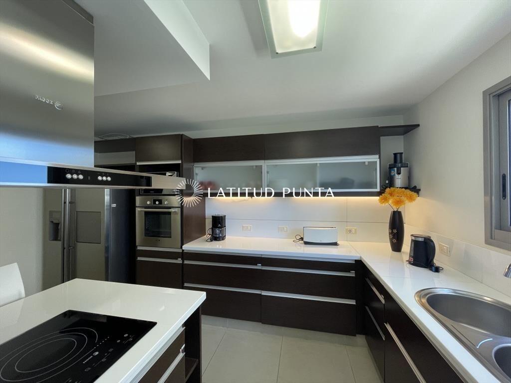 Apartamento en Brava, 3 dormitorios + dependencia