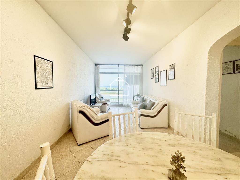 Apartamento de 2 domritorios en venta, 1ra linea