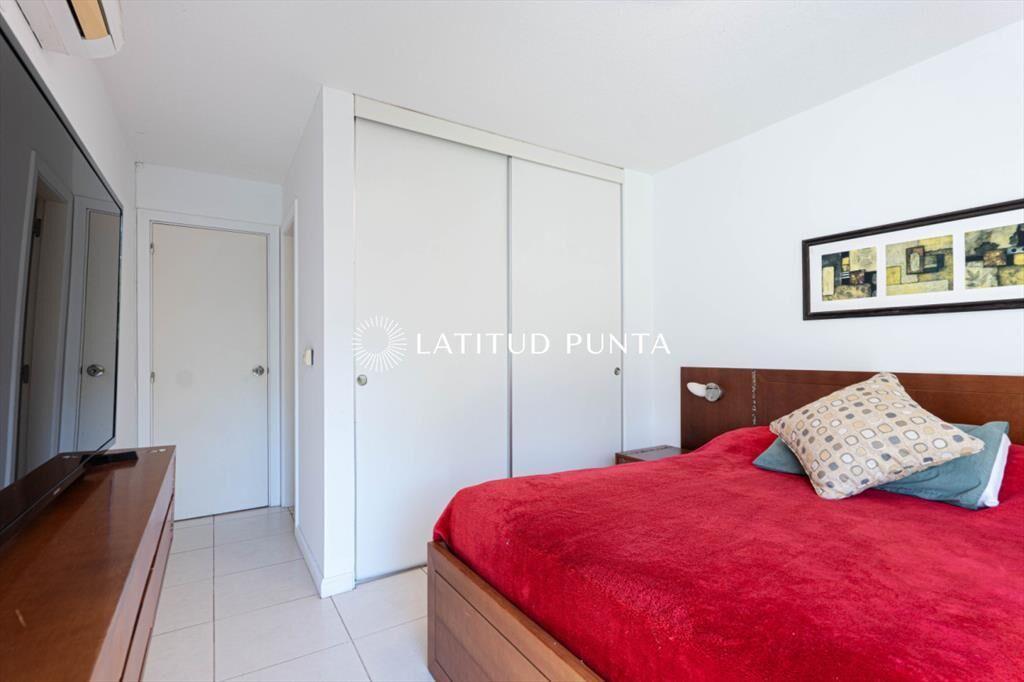 Apartamento en Mansa, 3 dormitorios, patio y