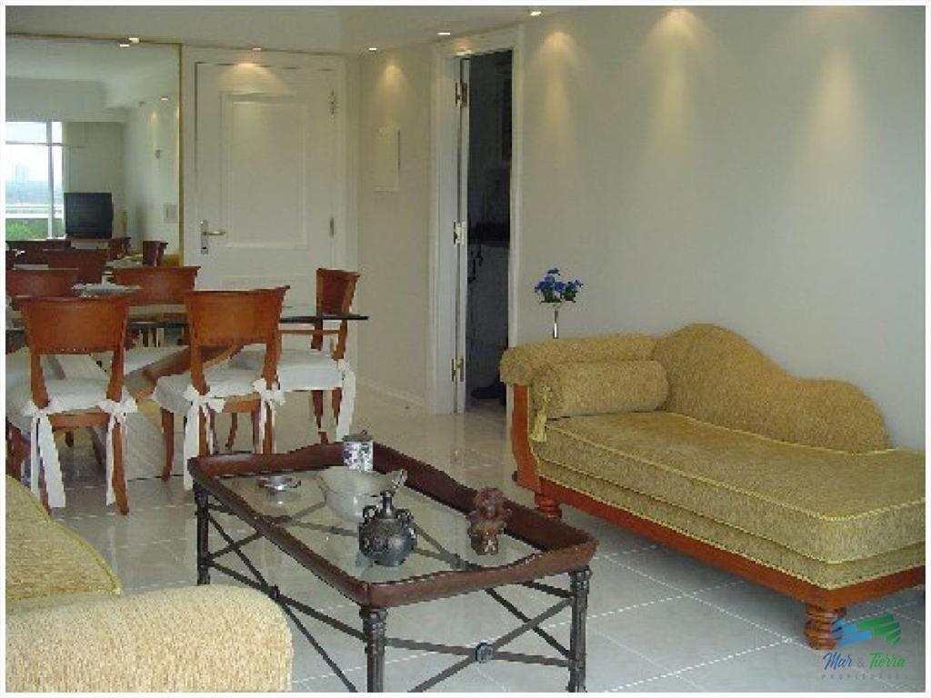 Apartamento en Alquiler y Venta, primera línea,