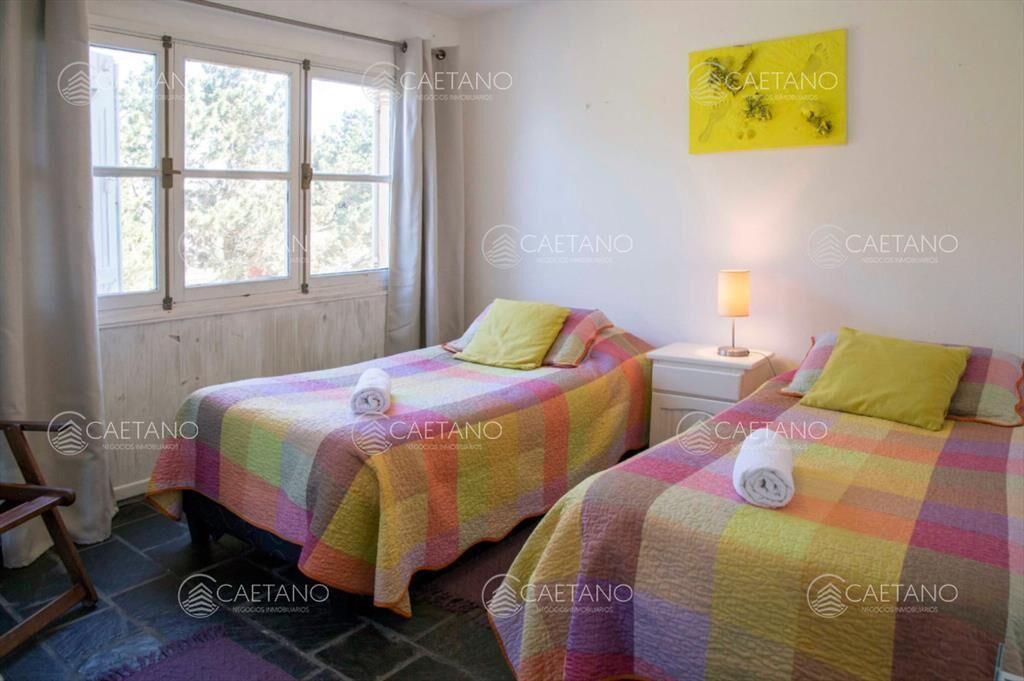 VENTA CASA 4 DORMITORIOS PUNTA BALLENA