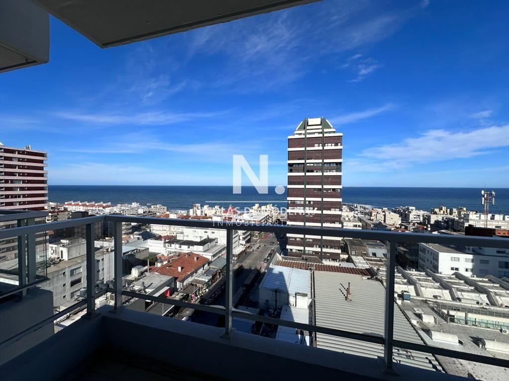 En venta apartamento de 2 dormitorios en Punta al