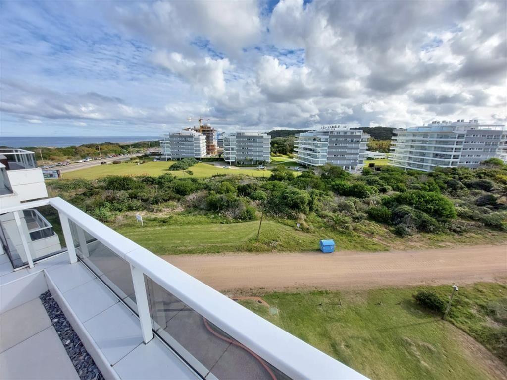 VENTA APARTAMENTO 6 DORMITORIOS - AGUAS AZULES