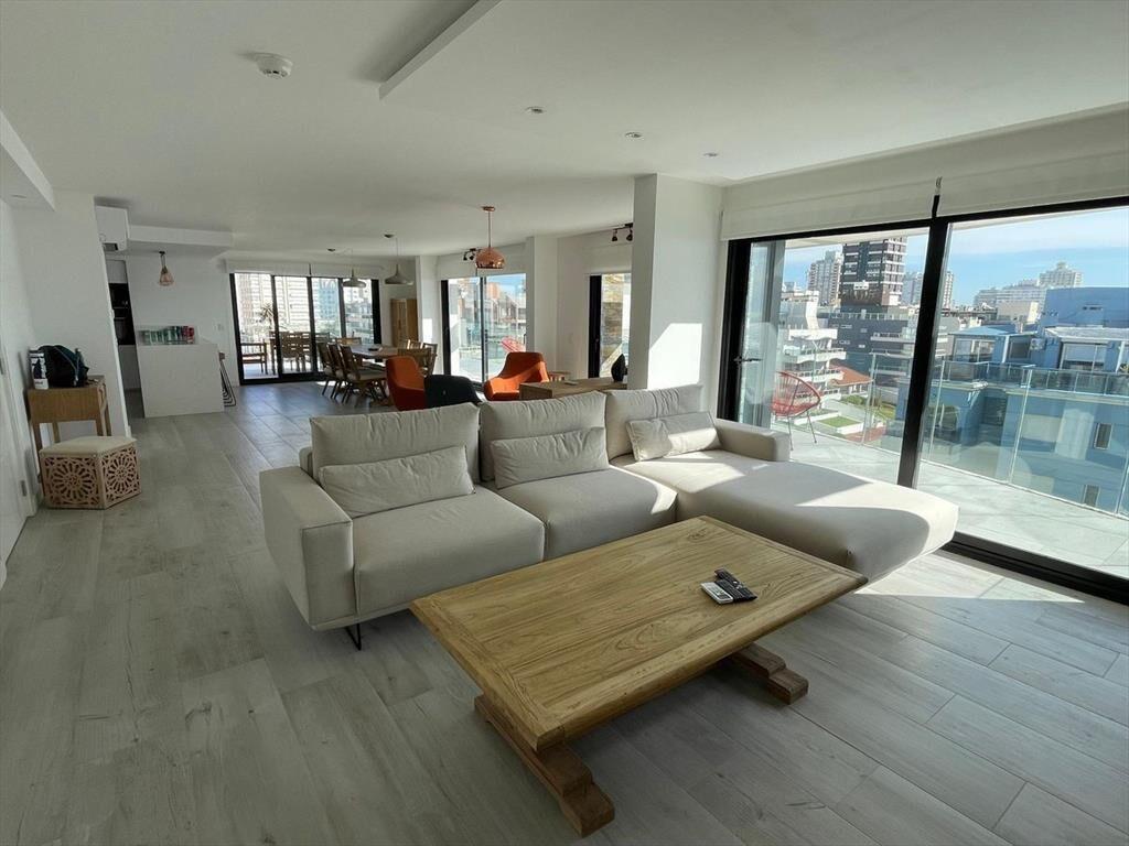 Venta departamento en Punta del este frente al mar