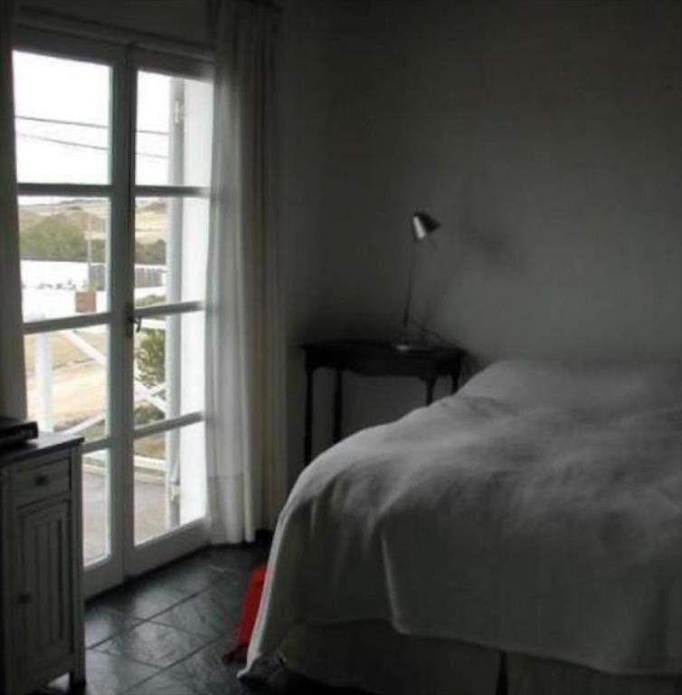 CASA EN VENTA DE 4 DORMITORIOS EN LA BARRA