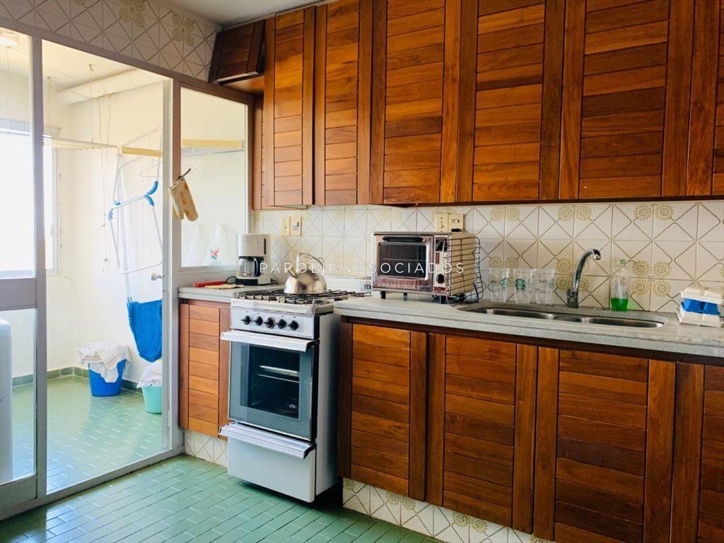 Apartamento en venta en piso alto Punta del Este.