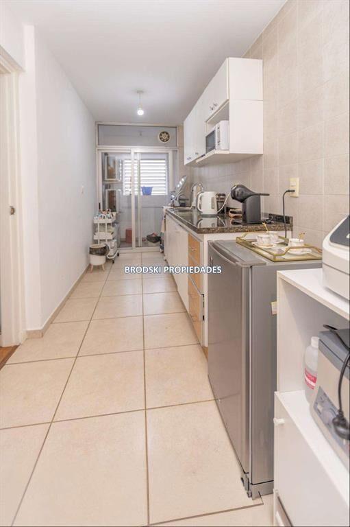 VENTA APARTAMENTO EN TRES CRUCES CON RENTA - 2 DORMITORIOS