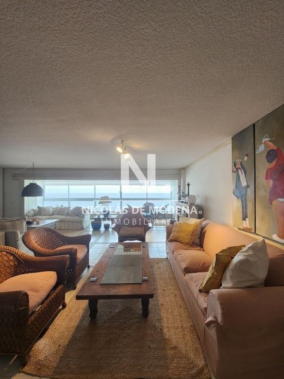 Departamento de 3 dormitorios en venta frente a