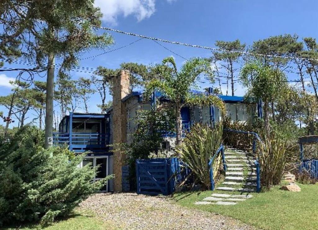 CASA EN VENTA DE 3 DORMITORIOS EN LA BARRA