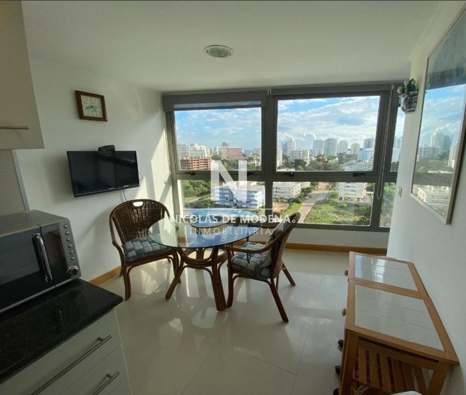 Vende en Playa Brava, Apartamento de 3 dormitorios, con vis