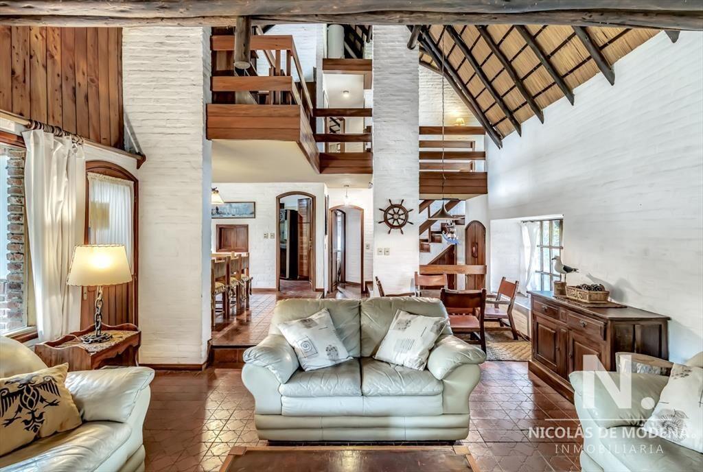 Venta de casa de 4 dormitorios en Pinares, Punta del Este