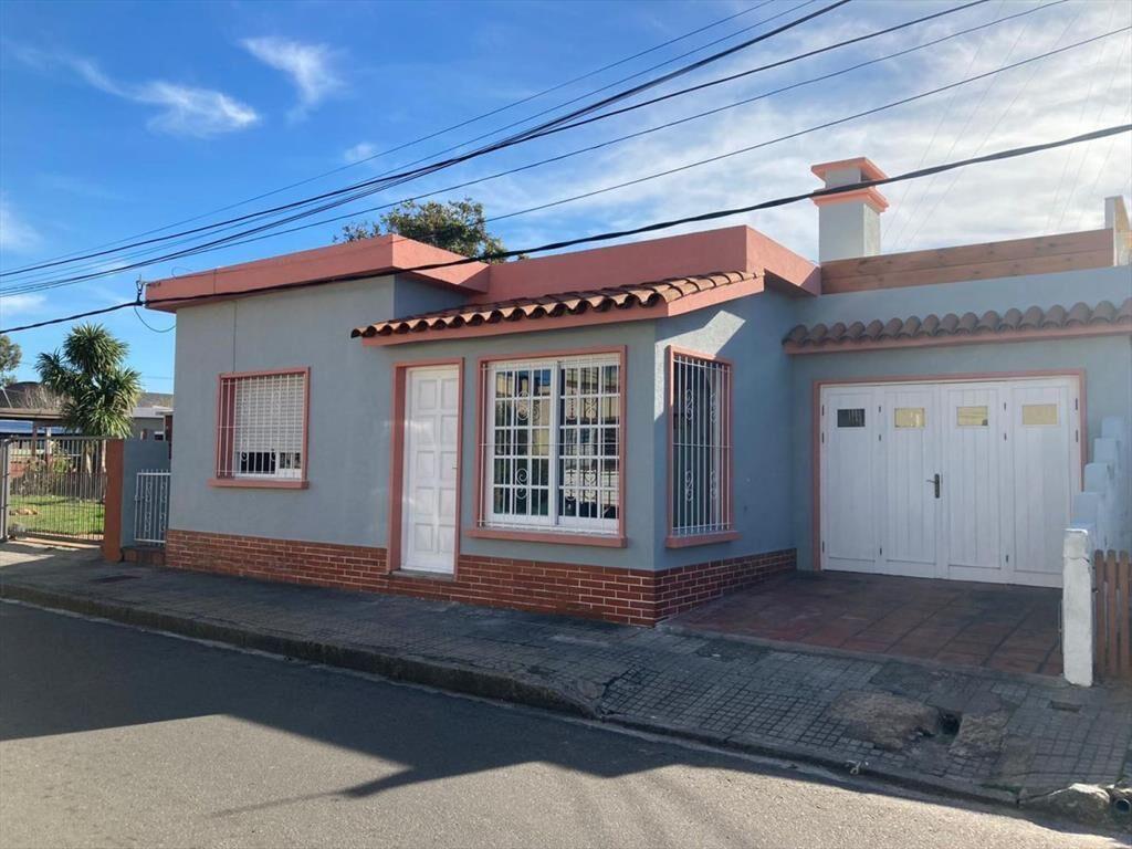 VENTA CASA MALDONADO CENTRO 2 DORMITORIOS Y GARAGE