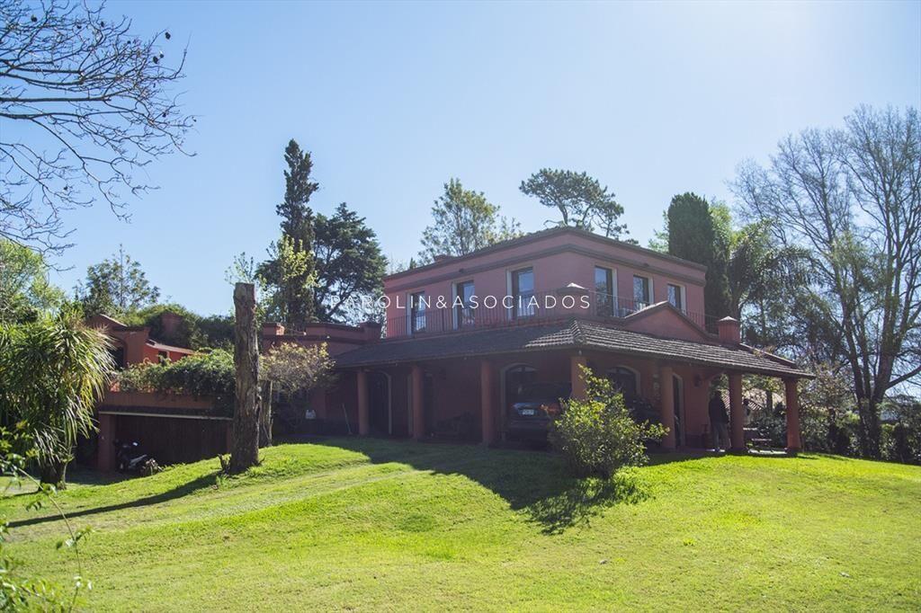 Casa de gran tamaÃ±o ubicada en zona