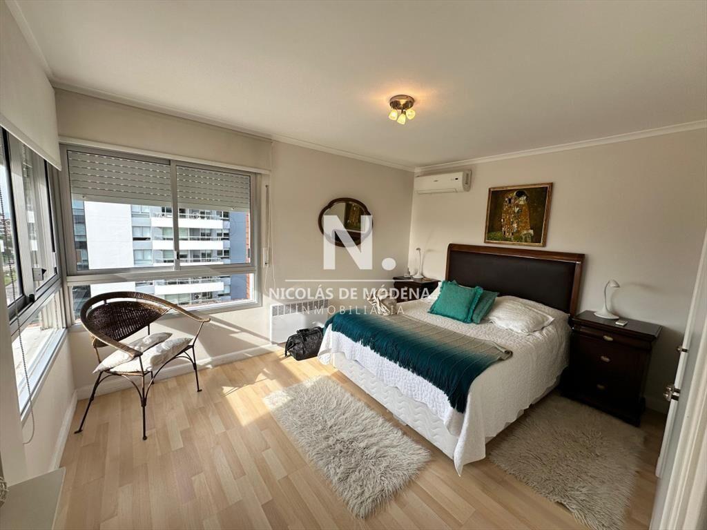 Apartamento de 2 dormitorios y medio en Playa ,