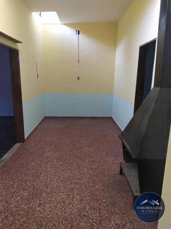 Casa en alquiler c/ cochera en Casavalle