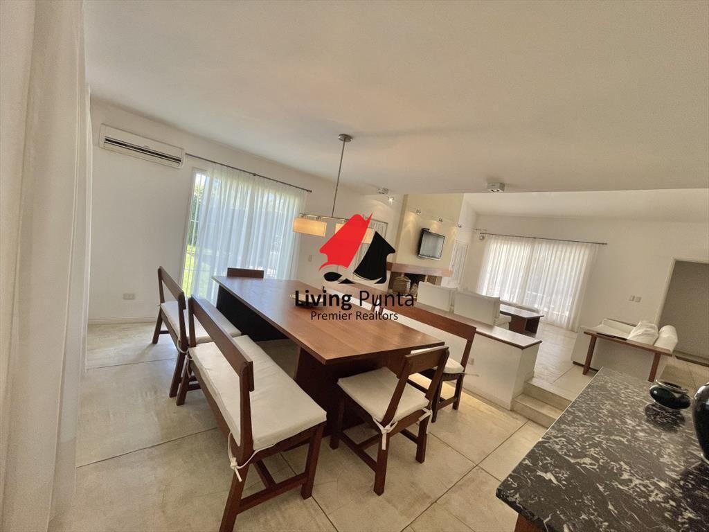 VENTA DE HERMOSA CASA DE 4 DORMITORIOS EN LUGANO