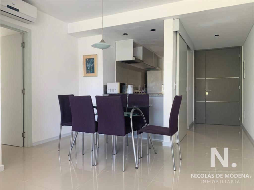 Moderno apartamento de Dos Dormitorios en Venta - Punta del