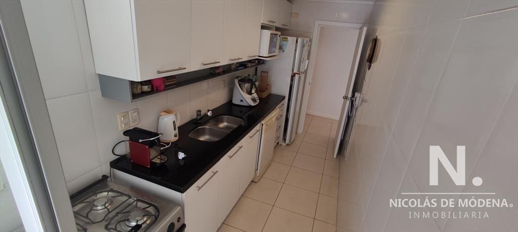 Oportunidad de compra. Vende apartamento de 3 dormitorios e