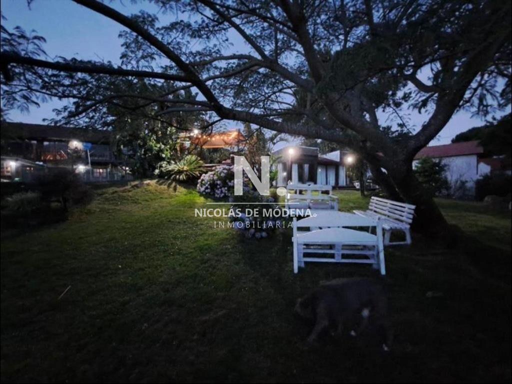Vende casa a media cuadra del mar de 3 Pinares,