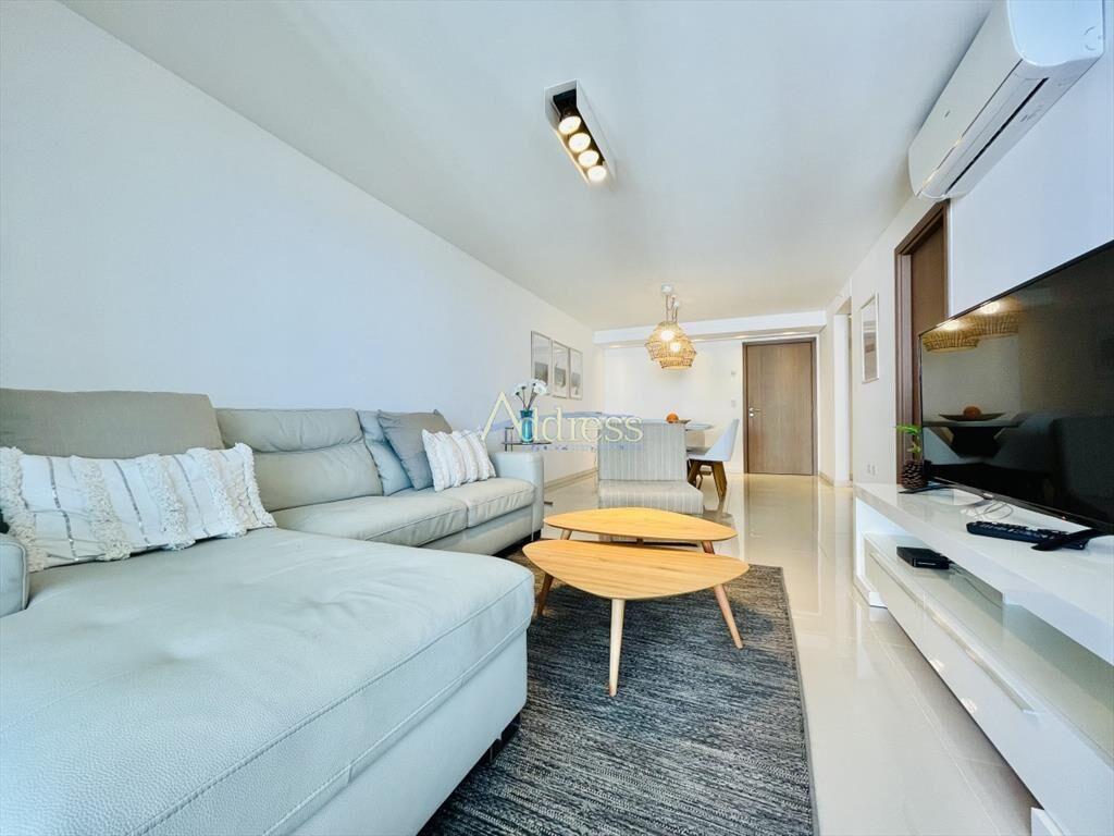Apartamento con Vista al Mar de 3 Dormitorios y +
