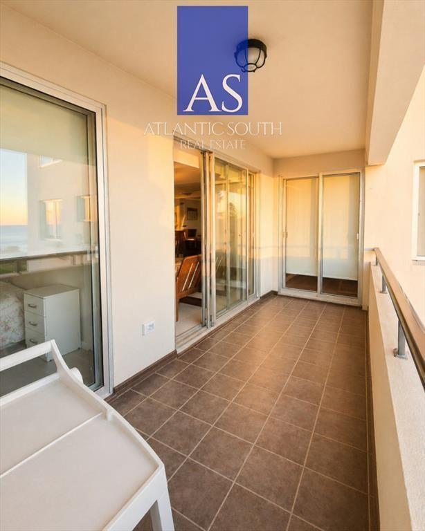 Apartamento de 3 Dormitorios con Vista Parcial al