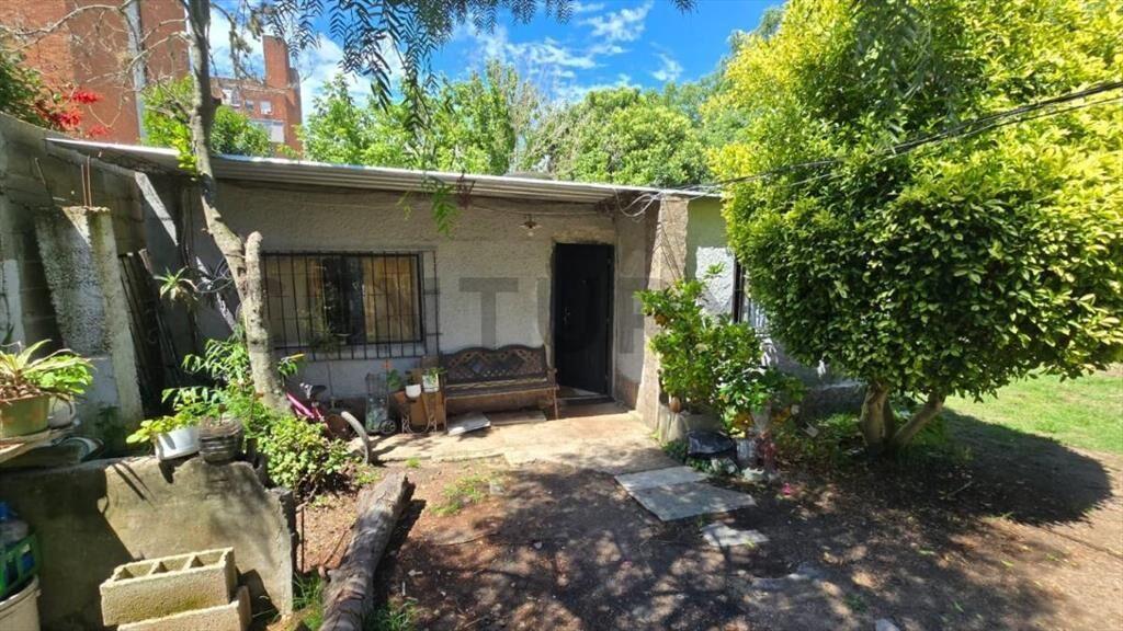 2 Casas mismo padrón-660m2- BUCEO SUR -Propios-jardín/fon...