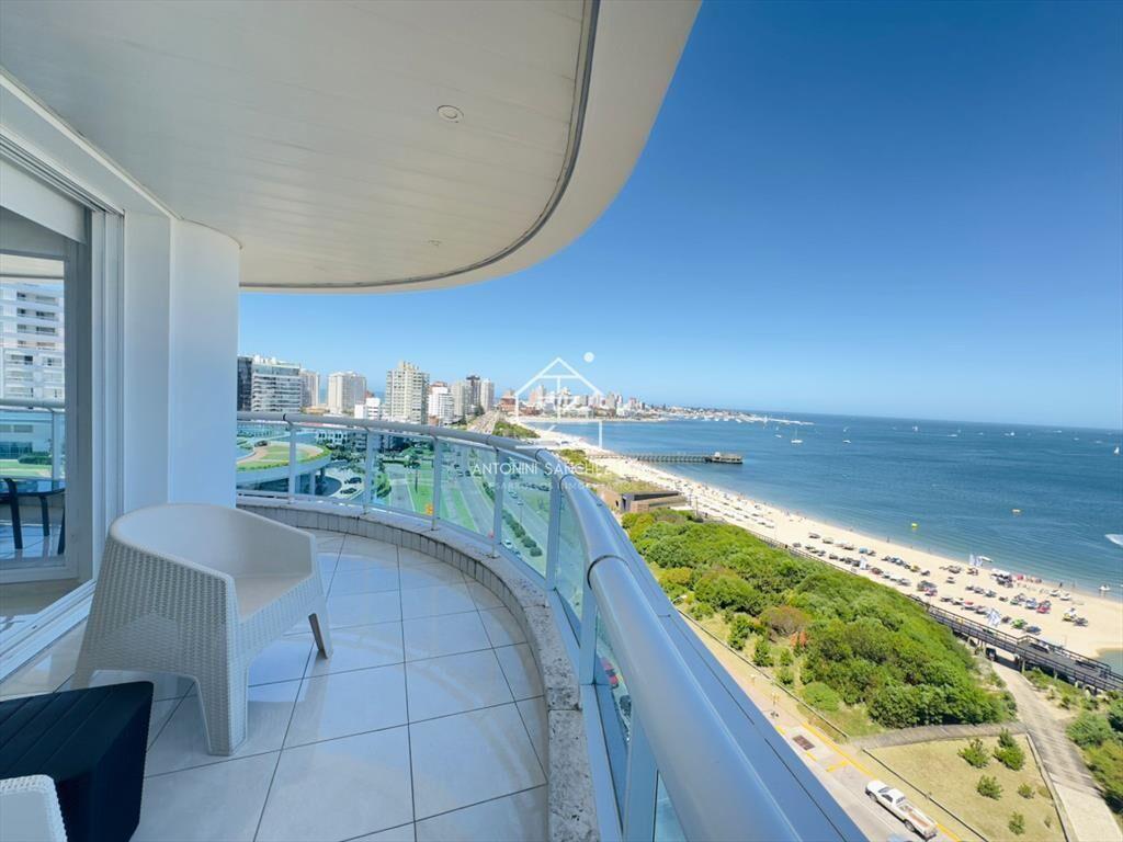 Apto en venta, excelente vista a la playa mansa,