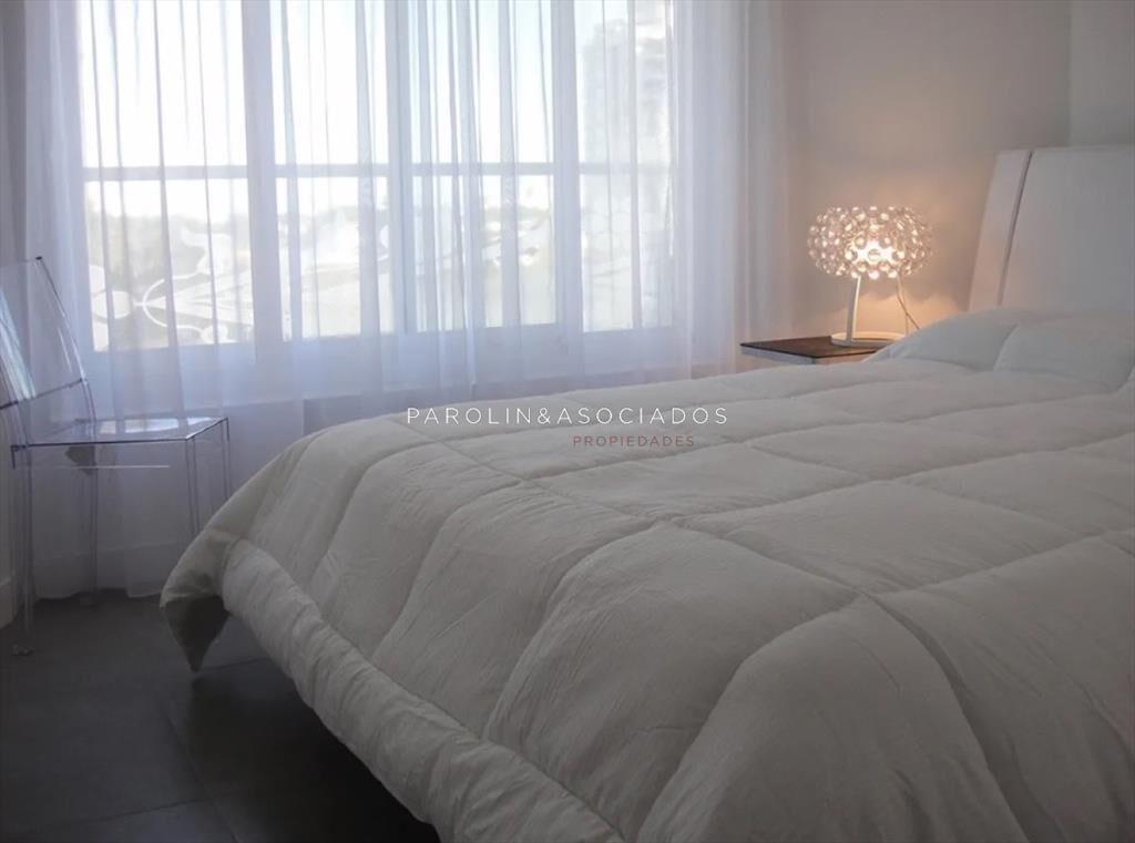 Apartamento en venta en torre Yoo, Punta del