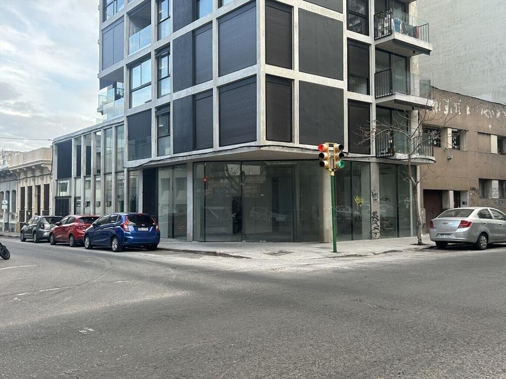 VENTA LOCAL ESQUINA CENTRO CON RENTA