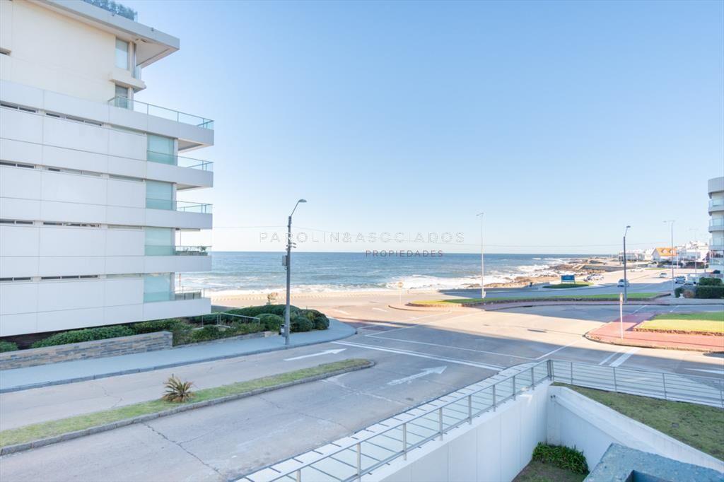 Apartamento en venta de 4 dormitorios en Punta del Este.