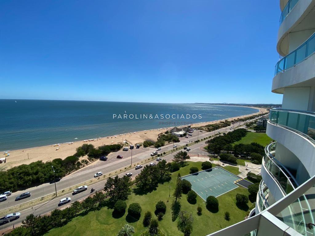 Hermoso apartamento en venta en piso alto en del