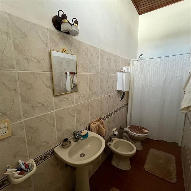 Casa grande en pleno centro con local comercial