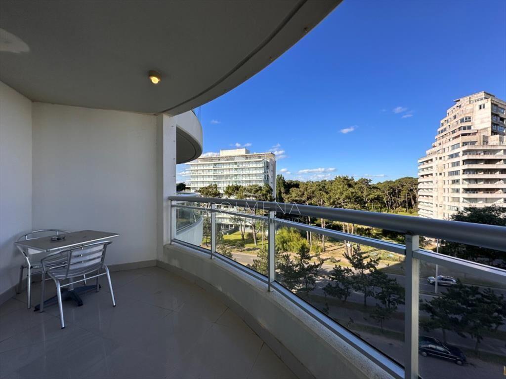 Hermoso apartamento en venta de 3 dormitorios y