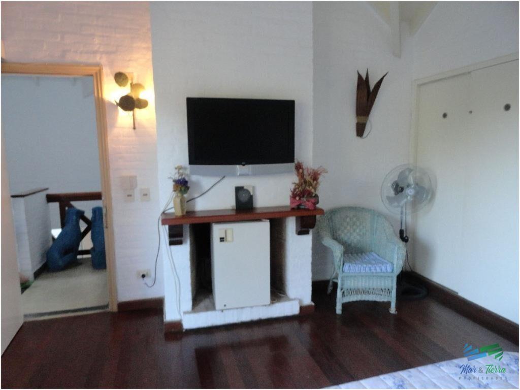 Casa en alquiler y venta..  Zona de playa mansa,