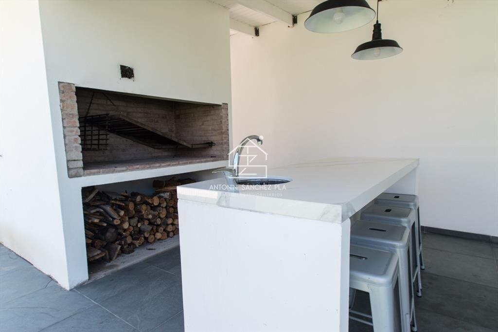 Moderna Casa con piscina climatizada. Barrio Marly. Proxima