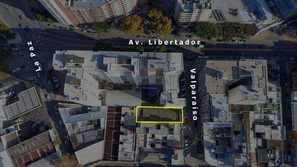 VENTA DE GRAN DEPÓSITO CON ENTRADA CAMION CENTRO