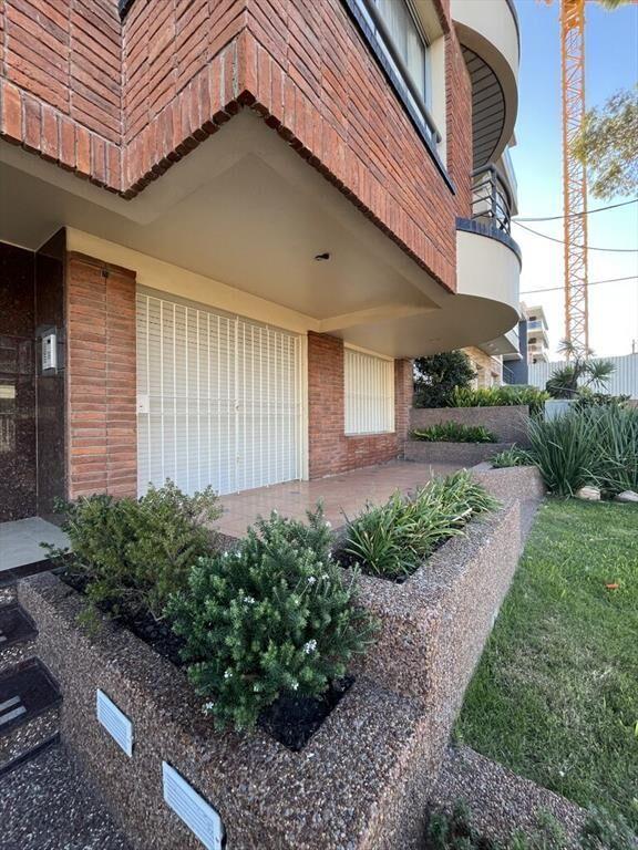 Divino Apto Planta Baja con Patio a metros de Rambla Playa