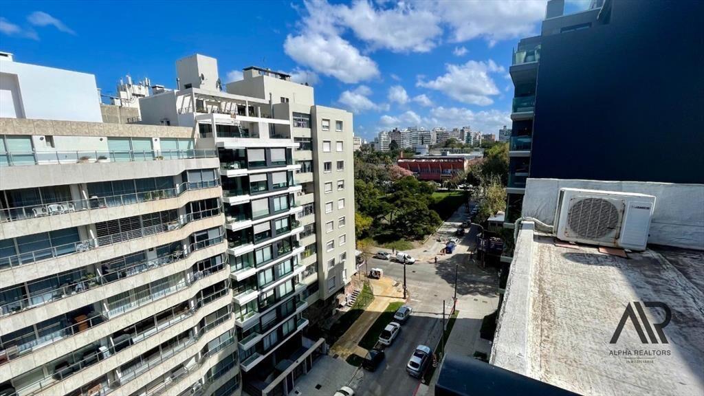 Apartamento en venta de 1 dormitorio c/ cochera en Punta...