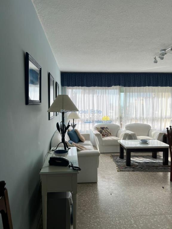 Apartamento en Venta de 3 Dormitorios en la , del