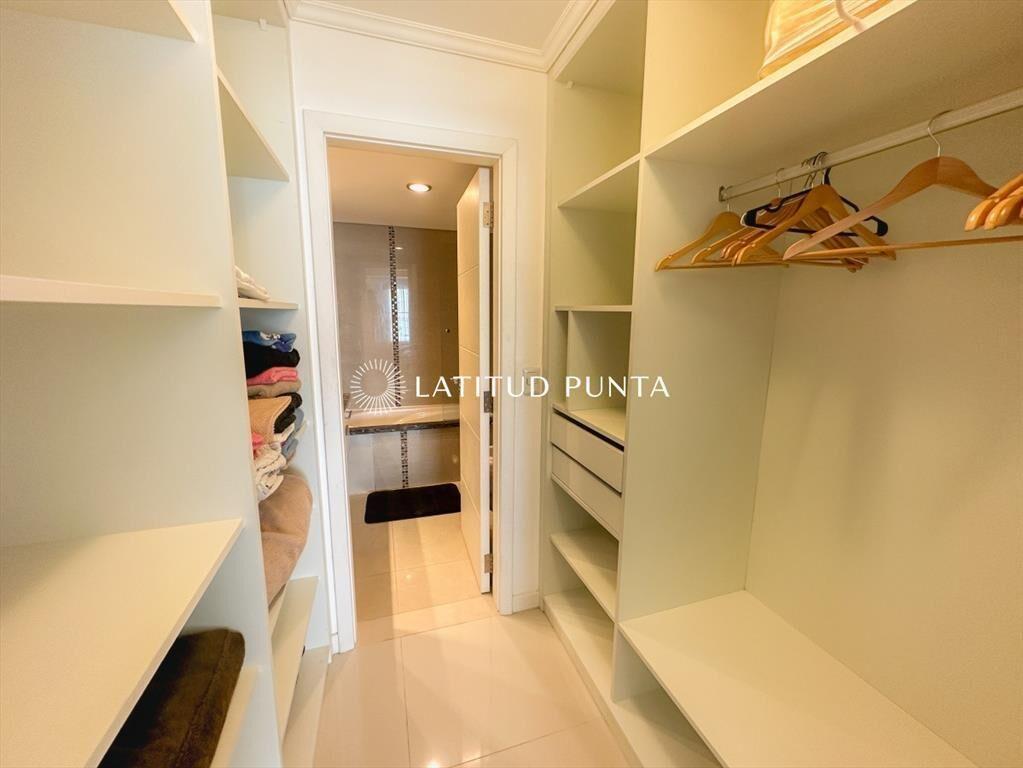 Apartamento en Casino Tower, 2 dormitorios y