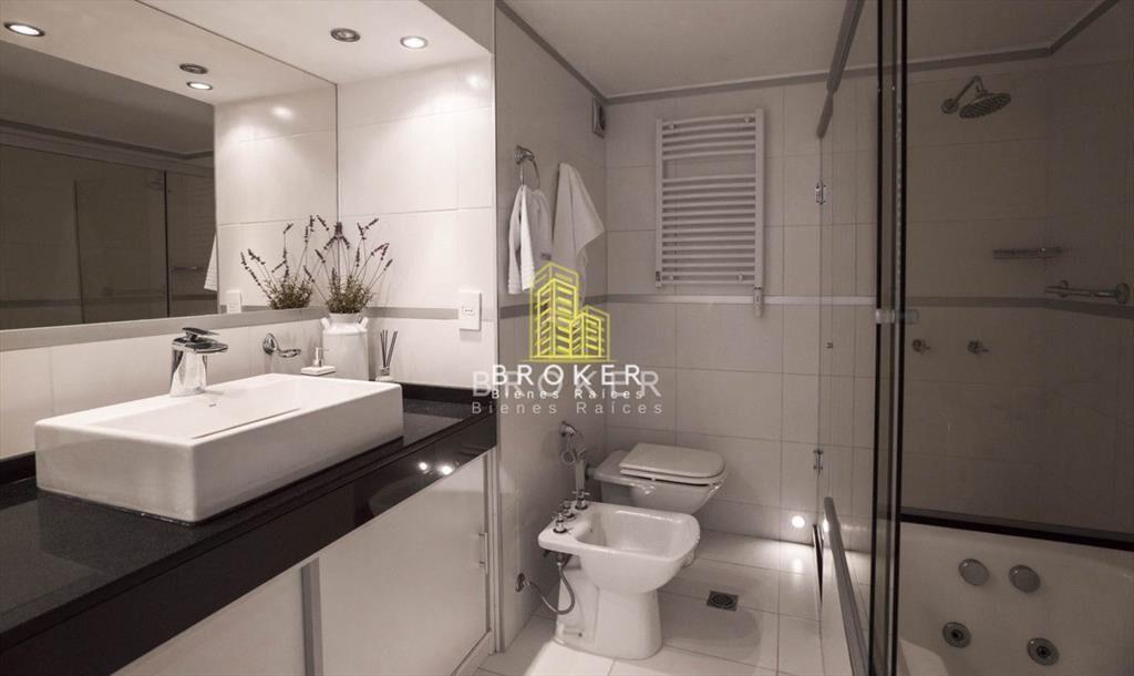 Apartamento En Venta De 6 Dormitorios En Punta