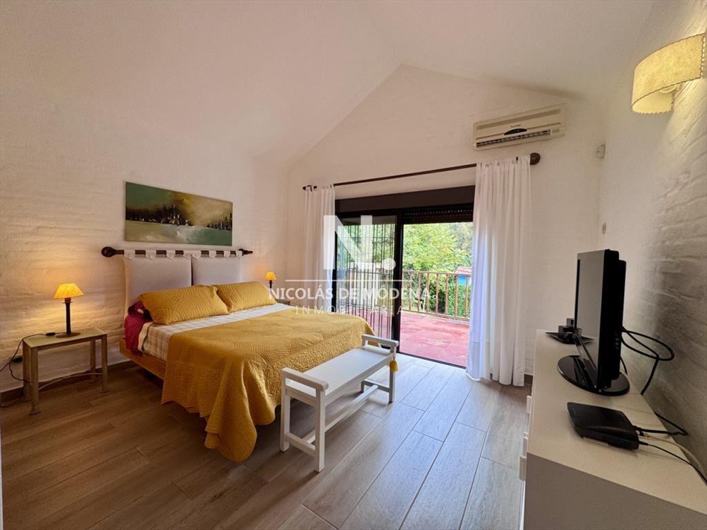 Hermosa casa de dos plantas en La Arbolada