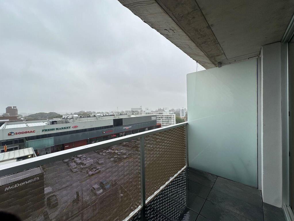 Se alquila Apartamento de un dormitorio con balcón a estren